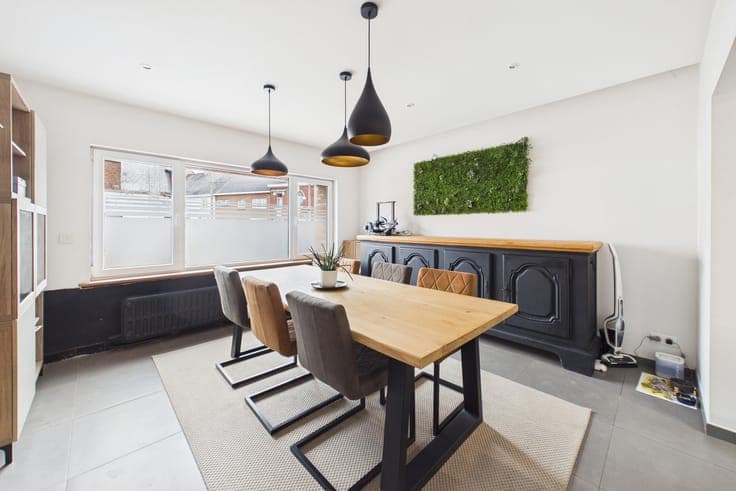 Beautiful 3-sided house, completely renovated