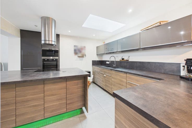 Beautiful 3-sided house, completely renovated