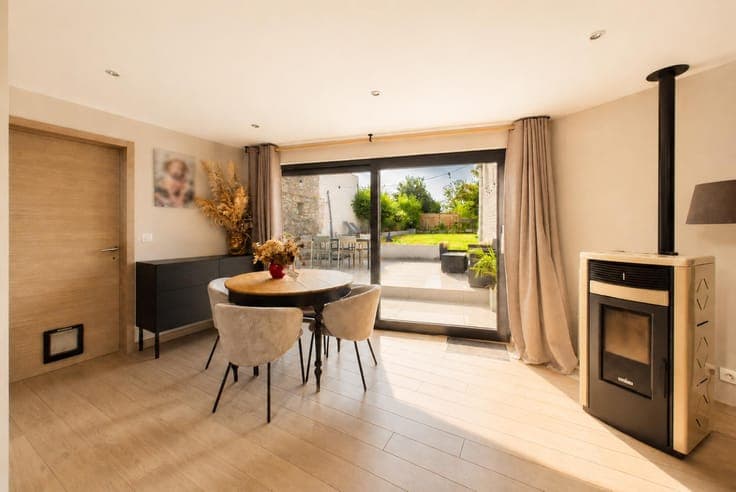 Beautiful 3-sided house, completely renovated