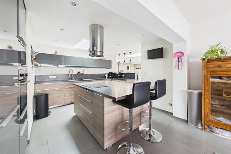 Beautiful 3-sided house, completely renovated