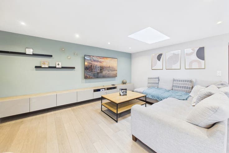 Beautiful 3-sided house, completely renovated
