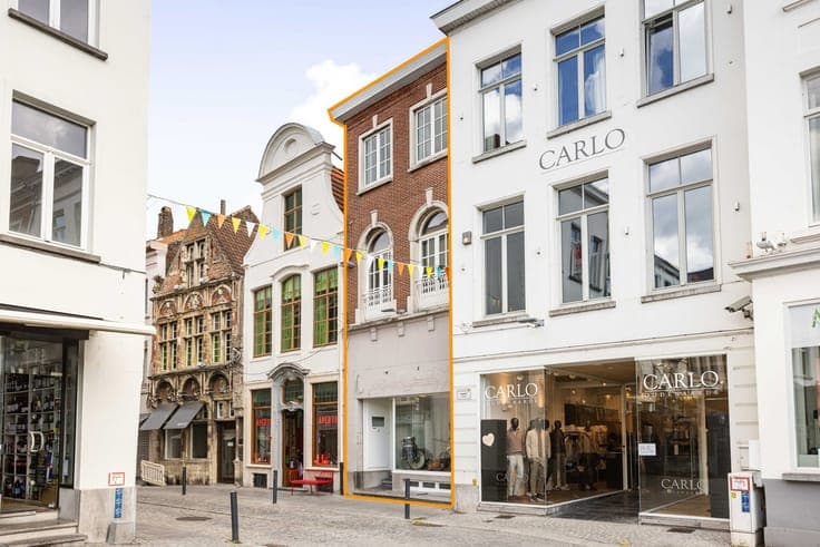 UNIQUE MIXED-USE PROPERTY IN AN ABSOLUTE PRIME LOCATION