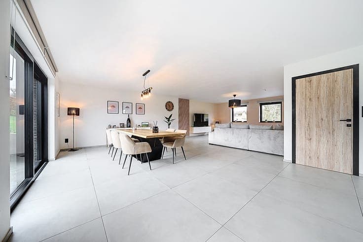 A True Gem: Modern Luxury Villa