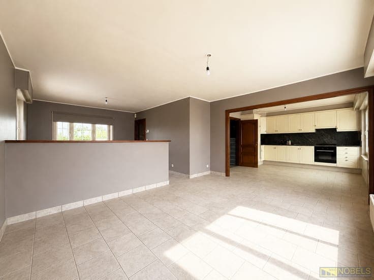 Te koop, Instapklare halfopen bebouwing met 3 tot 4 slaap...