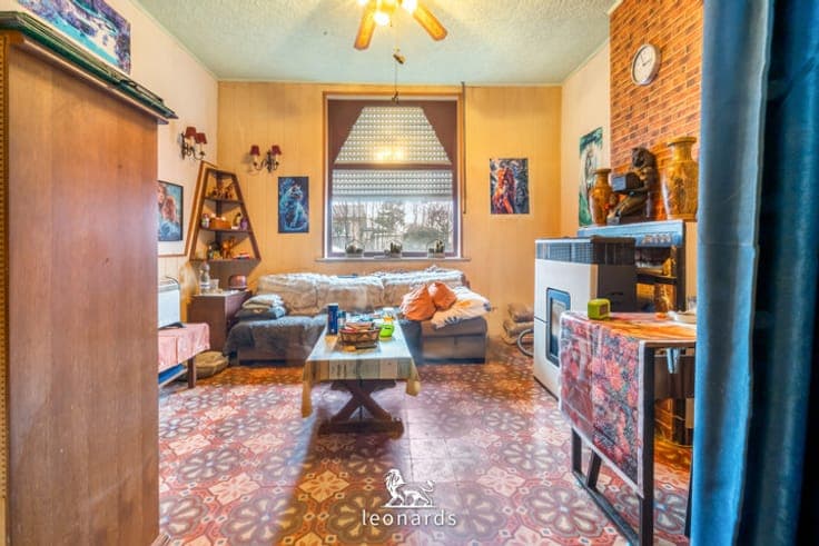 Property to refresh with a spacious southeast-facing garden