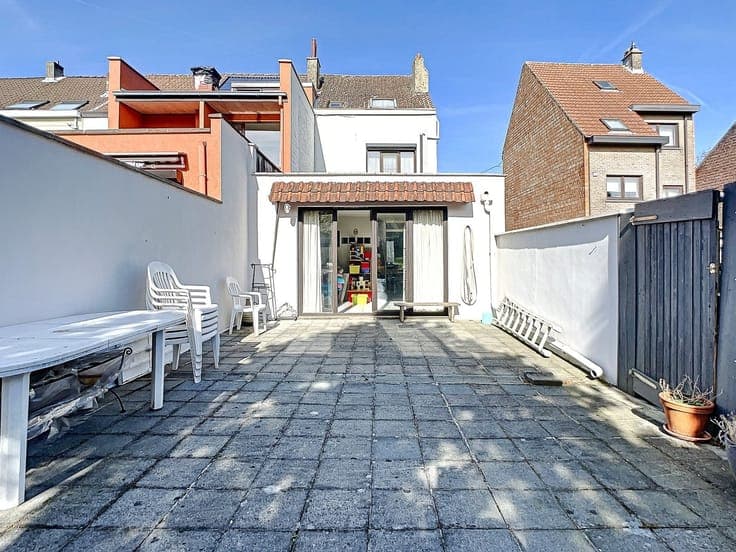 SPACIOUS FAMILY HOME WITH SOUTH-FACING GARDEN