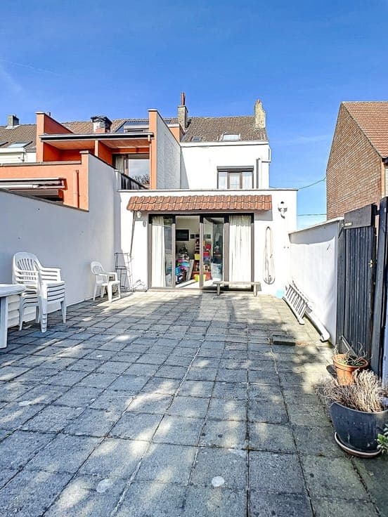 SPACIOUS FAMILY HOME WITH SOUTH-FACING GARDEN