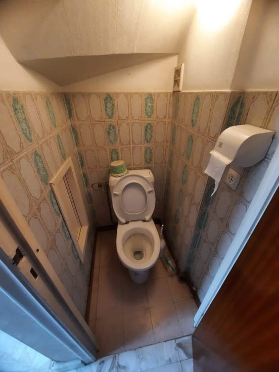 Semi-detached house to renovate, with garage and garden