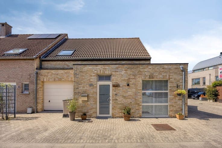 Move-in ready family home near De Schorre