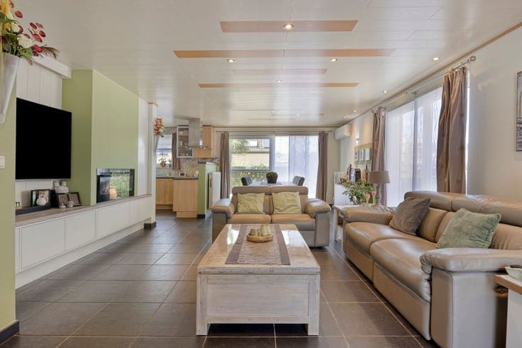 Move-in ready family home near De Schorre