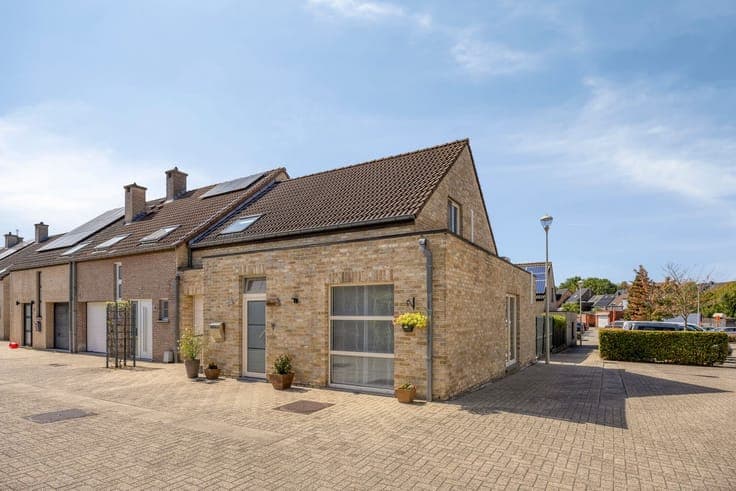 Move-in ready family home near De Schorre