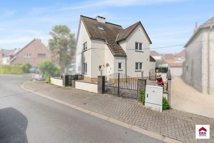 House in Sint-Pieters-Leeuw