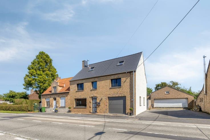 Ruime, volledig gerenoveerde woning met zonnige tuin en l...