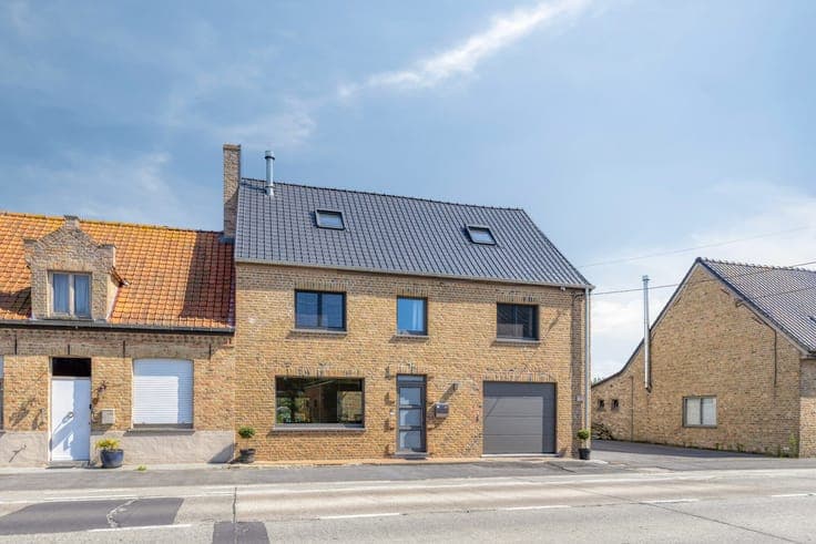 Ruime, volledig gerenoveerde woning met zonnige tuin en l...