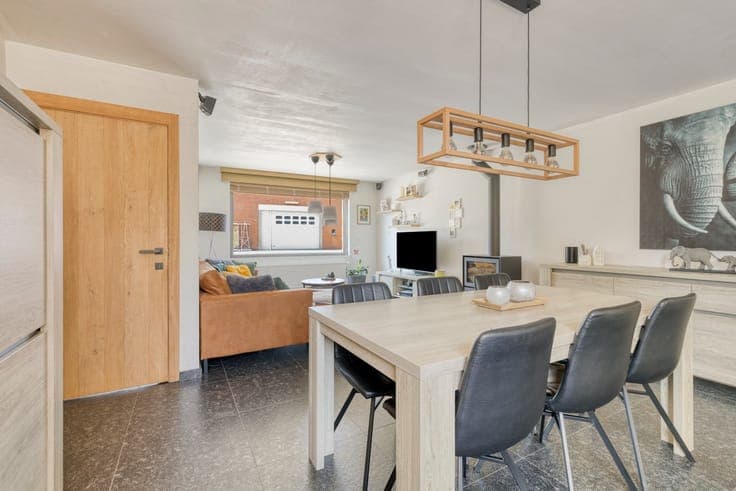 Ruime, volledig gerenoveerde woning met zonnige tuin en l...