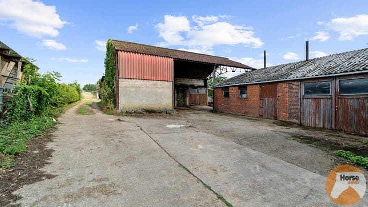 RIEMST - 2 woningen voor totaalrenovatie op 22a64ca