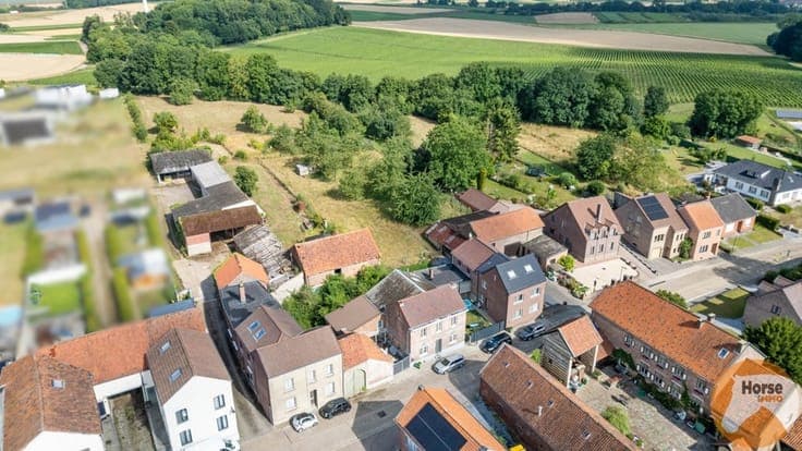 RIEMST - 2 woningen voor totaalrenovatie op 22a64ca