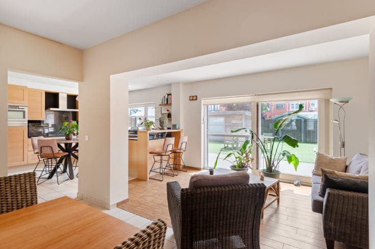 Rustig gelegen instapklare woning met 3 SLK, garage en zo...