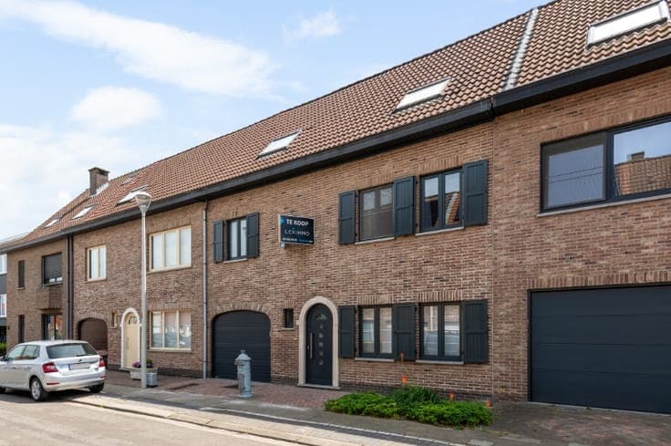 Rustig gelegen instapklare woning met 3 SLK, garage en zo...
