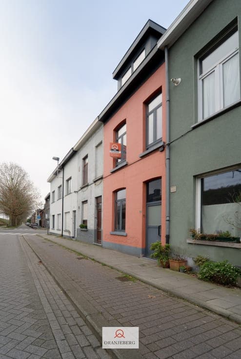 Woning met mogelijkheid tot 4 slaapkamers vlakbij station...