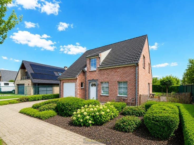 Te koop, Instapklare gezinswoning met 4 slaapkamers nabij...