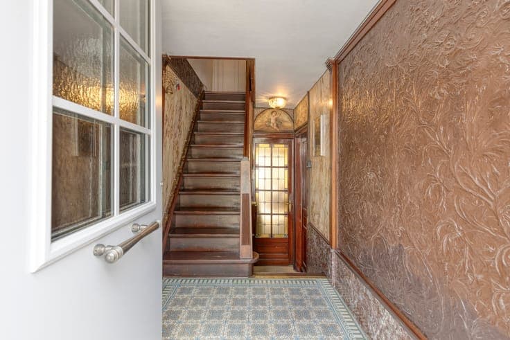 Characterful townhouse with authentic elements and charming