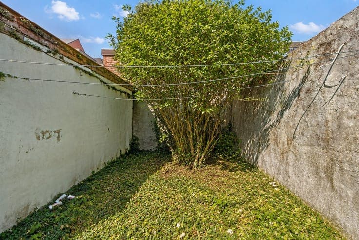 Commercial premises + residential unit on the main square of