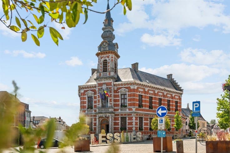 Commercial premises + residential unit on the main square of