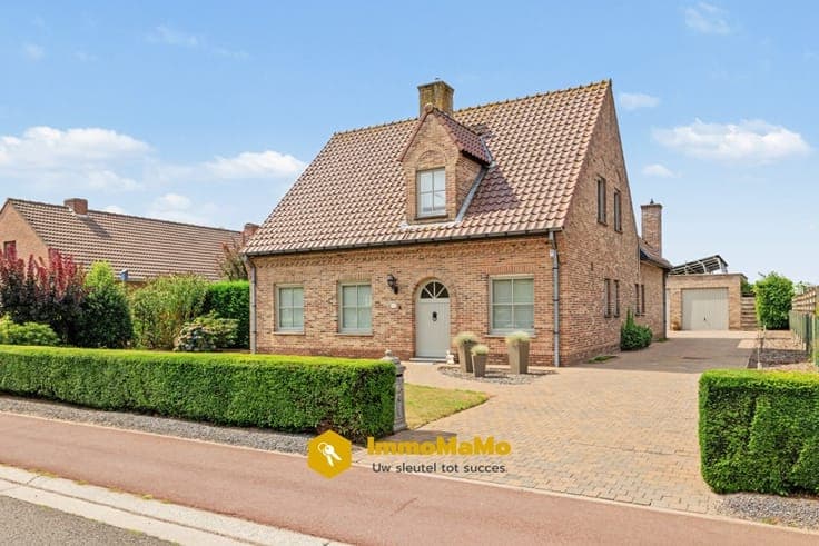 RUIME GEZINSWONING MET 3 SLPK EN GARAGE TE KOOP IN LOCHRISTI