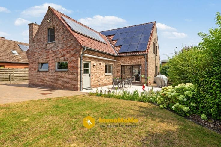 RUIME GEZINSWONING MET 3 SLPK EN GARAGE TE KOOP IN LOCHRISTI