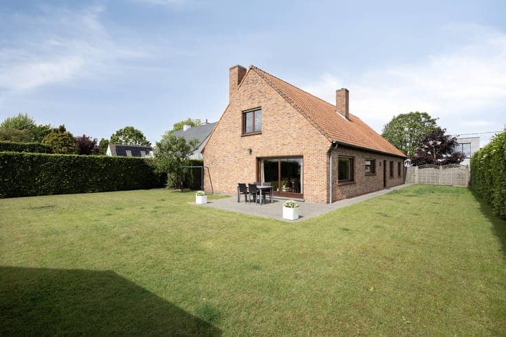 Single house with lots of potential for sale in Waregem