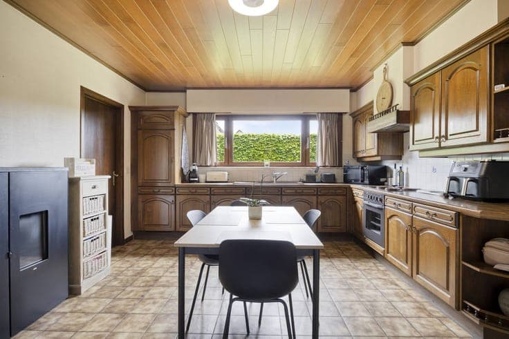 Single house with lots of potential for sale in Waregem