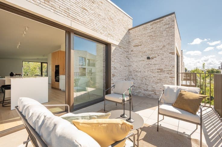 Hoekwoning in autovrij parkdomein met terrassen en privat...