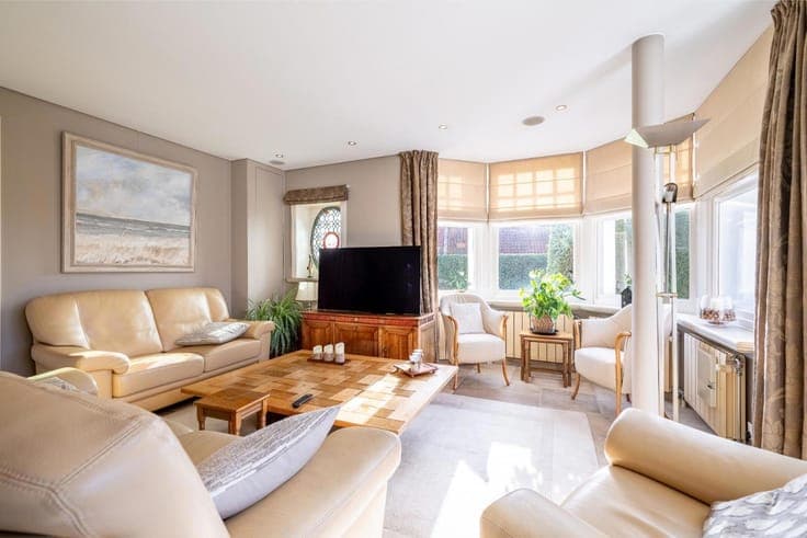 Villa to renovate in Knokke adjoining the Royal Zoute Golf