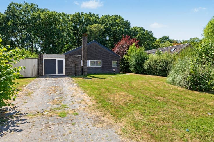 Vrijstaande woning op een perceel van 989 m².