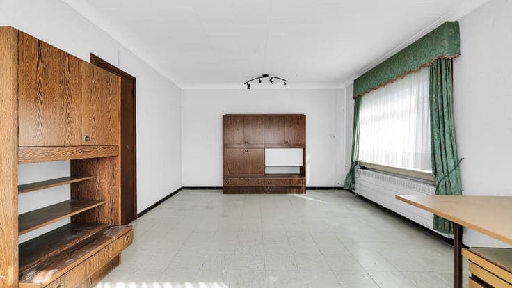 Rustig gelegen te renoveren bungalow met 4 slaapkamers vl...
