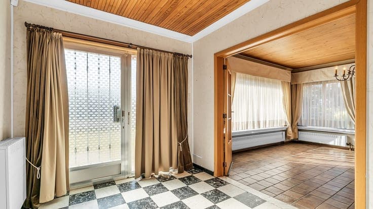 Rustig gelegen te renoveren bungalow met 4 slaapkamers vl...