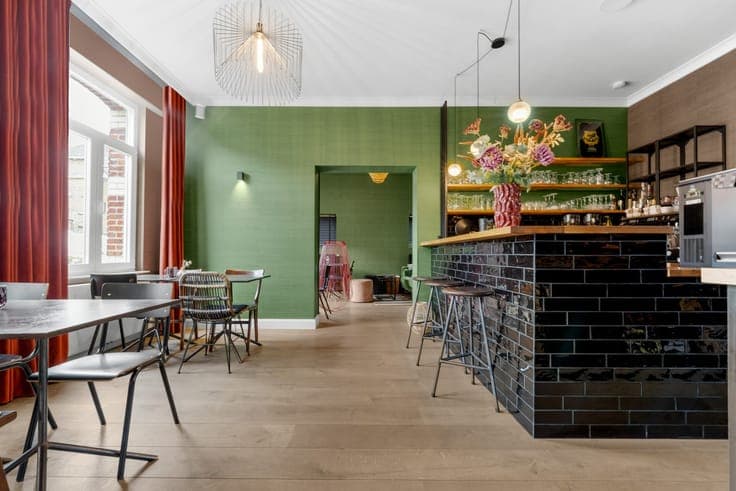 Uniek erfgoedpand met restaurant, twee appartementen en p...