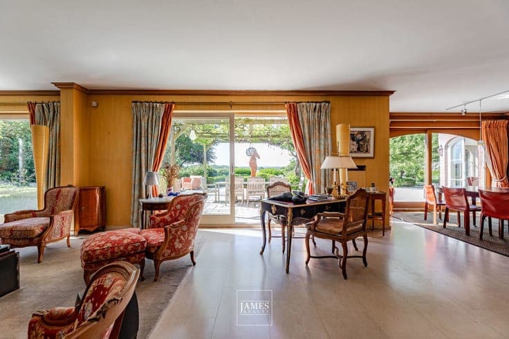 Property on land with breathtaking views of the fields