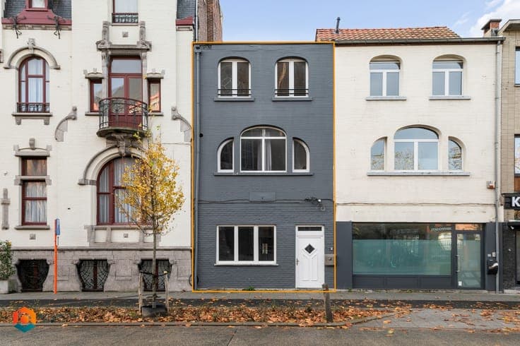 Ruime woning met 3 (à 4) slpkrs te Mechelen