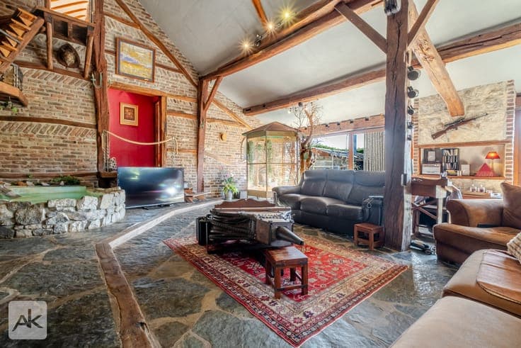 Character property with dedicated leisure spaces