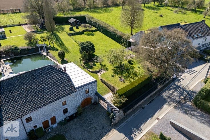 Character property with dedicated leisure spaces