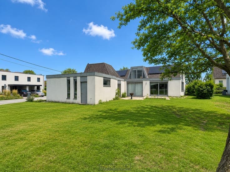 Te koop, verder af te werken open bebouwing met garage en...