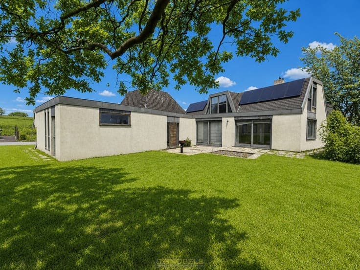 Te koop, verder af te werken open bebouwing met garage en...