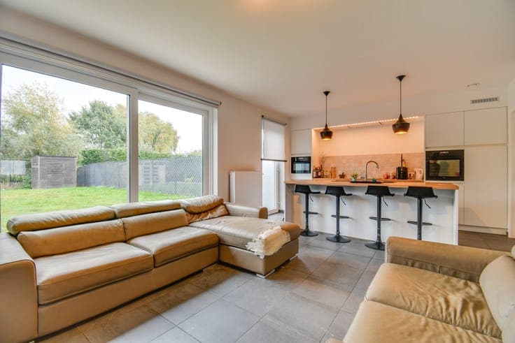 Stylish and energy-efficient 4-bedroom home in a quiet resid