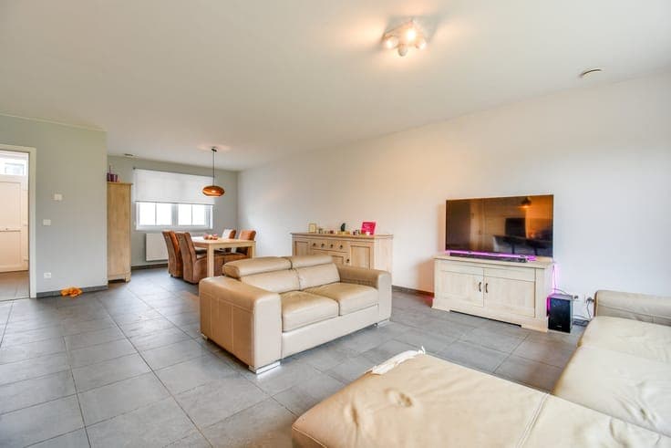 Stylish and energy-efficient 4-bedroom home in a quiet resid