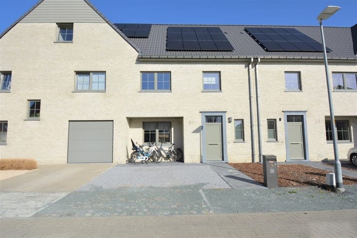 Stylish and energy-efficient 4-bedroom home in a quiet resid