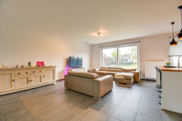 Stylish and energy-efficient 4-bedroom home in a quiet resid