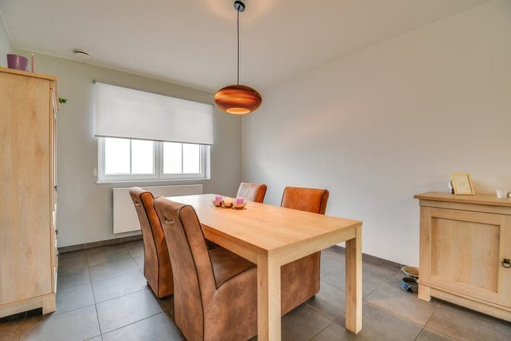 Stylish and energy-efficient 4-bedroom home in a quiet resid