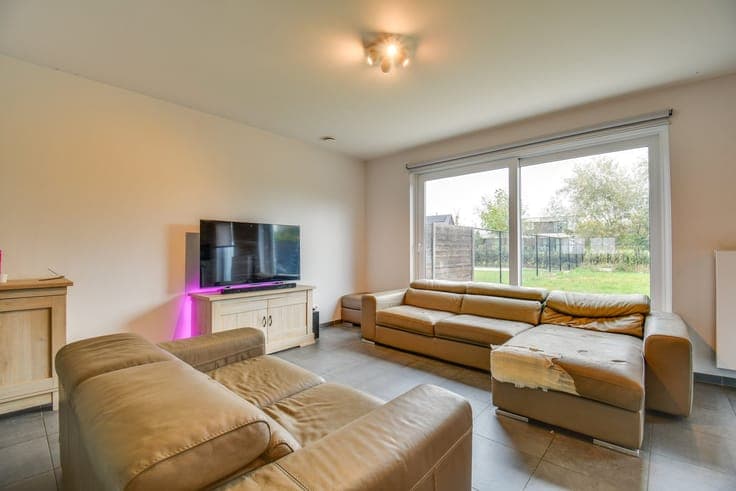 Stylish and energy-efficient 4-bedroom home in a quiet resid